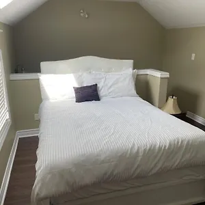Holiday home Peaceful On Palmer Ave - Close To The Falls & Complimentary Breakfast Delivered Daily To The, Niagara Falls