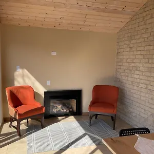 Holiday home New & Cozy Getaway. 7 Mins From The Falls, Niagara Falls